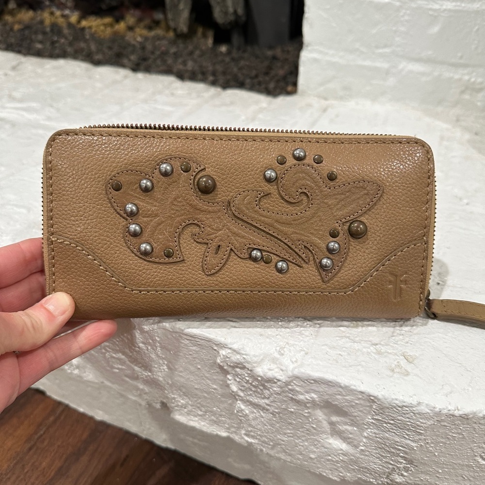 Frye Montana Genuine Leather Zip Wallet